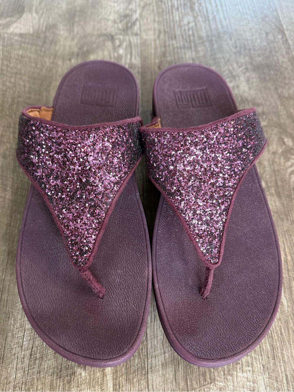 FitFlop Lulu Glitter Toe Thing Sandals - Metallic Mauve Wine Purple Sz 9 US NWT